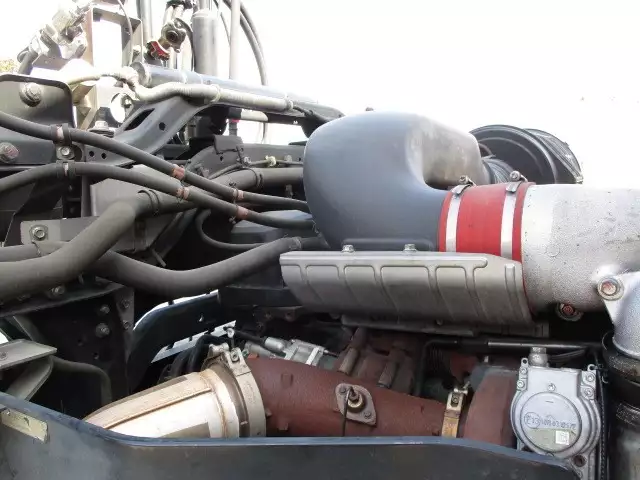 平成27年05月中古大型トラクタヘッド日産UDUDトラックスの画像56