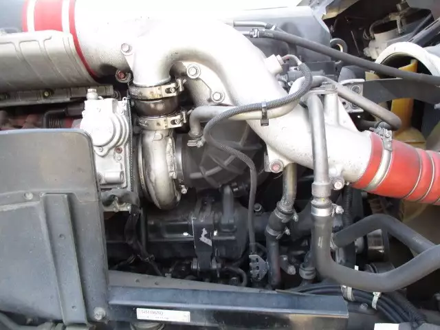 平成27年05月中古大型トラクタヘッド日産UDUDトラックスの画像57