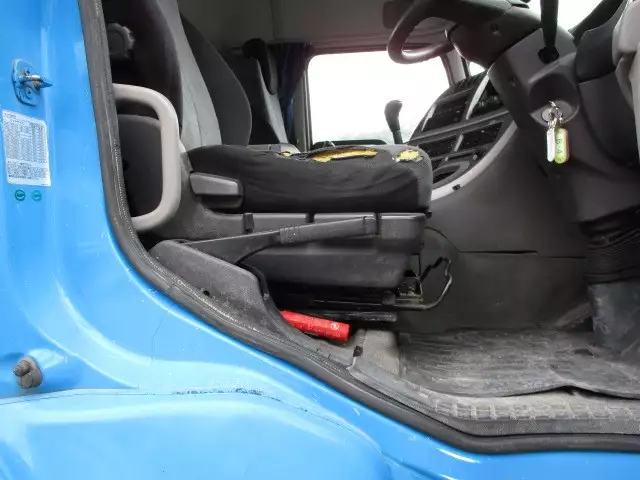 平成26年05月中古大型日産UDUDトラックスの画像34