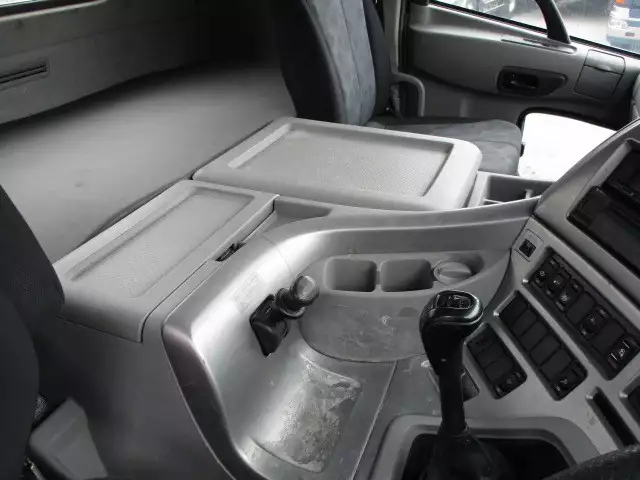 平成26年05月中古大型日産UDUDトラックスの画像36