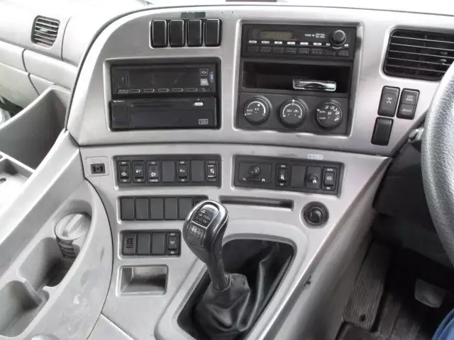 平成26年05月中古大型日産UDUDトラックスの画像38