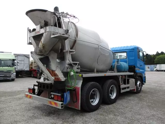 平成26年05月中古大型日産UDUDトラックスの画像4