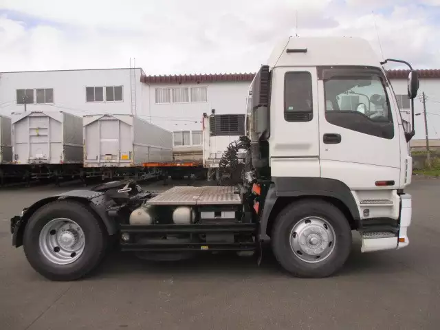 平成19年12月中古小型トラクタヘッドいすゞギガの画像7