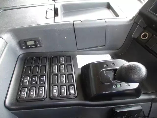 平成25年06月中古大型トラクタヘッド三菱ふそうスーパーグレートの画像23