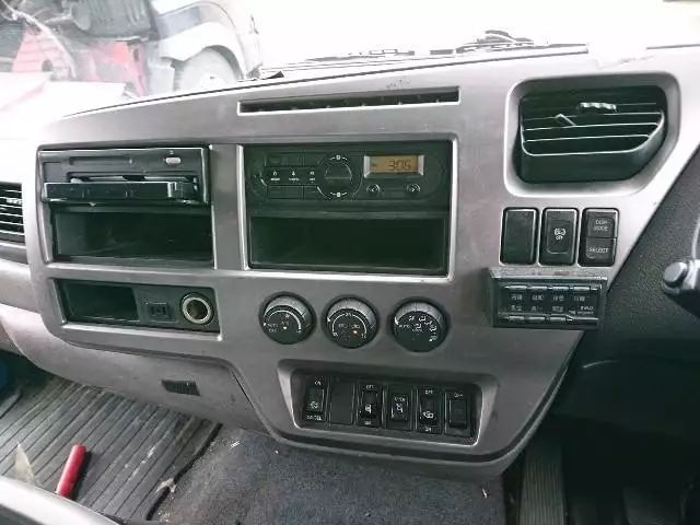 平成27年06月中古中型日産UDUDトラックスの画像35