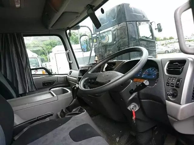 平成27年06月中古中型日産UDUDトラックスの画像5