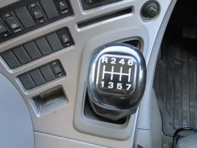 平成25年03月中古大型日産UDクオンの画像28