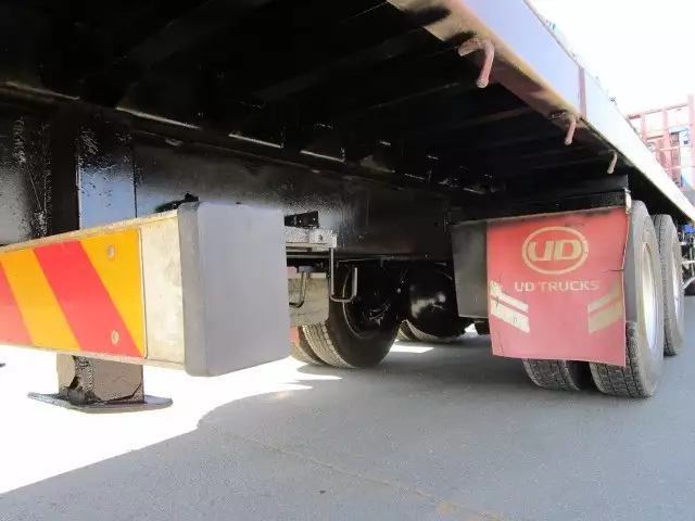 平成25年03月中古大型日産UDクオンの画像8