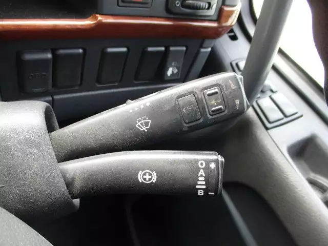 平成26年03月中古大型トラクタヘッドボルボボルボの画像35