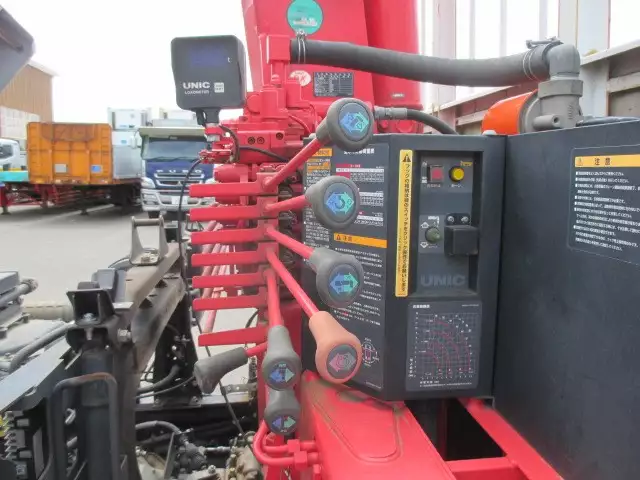 平成27年12月中古大型日産UDUDトラックスの画像33