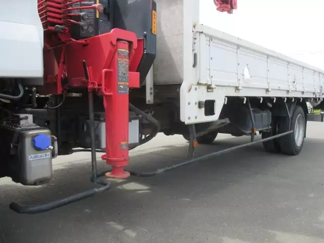 平成27年12月中古大型日産UDUDトラックスの画像9