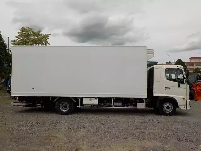 平成29年09月中古中型冷凍バン・ウィング日野レンジャーの画像3