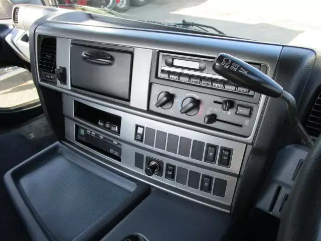 平成18年05月中古小型トラクタヘッド日野プロフィアの画像24