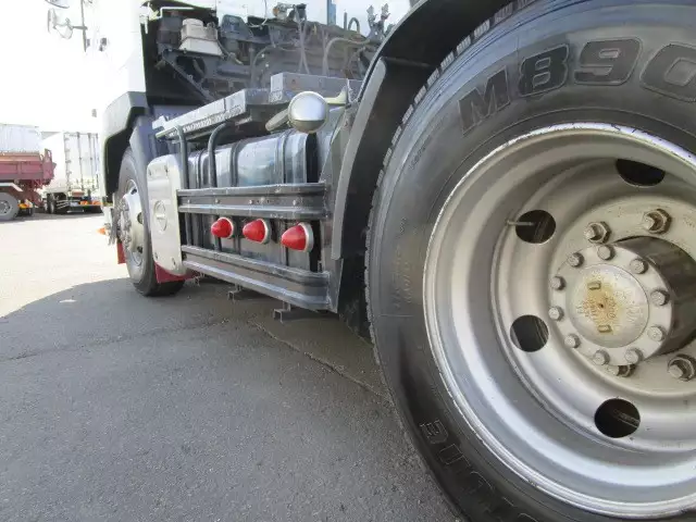 平成18年05月中古小型トラクタヘッド日野プロフィアの画像8