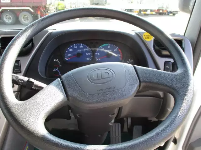 平成28年05月中古大型トラクタヘッド日産UDクオンの画像18