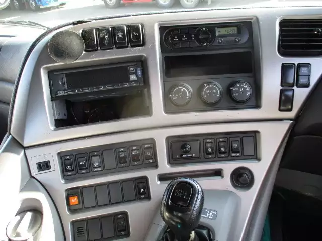 平成28年05月中古大型トラクタヘッド日産UDクオンの画像22