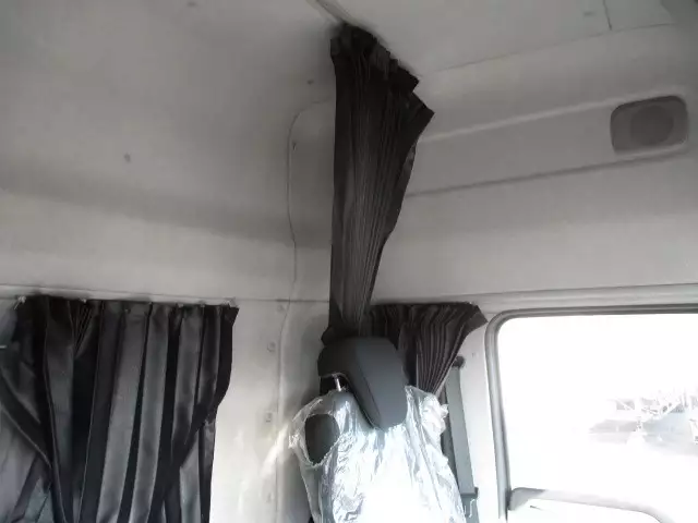 平成28年05月中古大型トラクタヘッド日産UDクオンの画像27