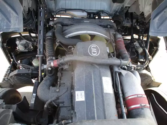 平成28年05月中古大型トラクタヘッド日産UDクオンの画像28