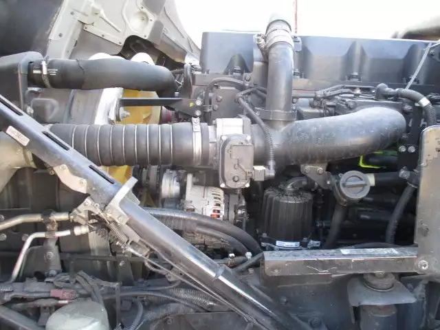 平成28年05月中古大型トラクタヘッド日産UDクオンの画像29