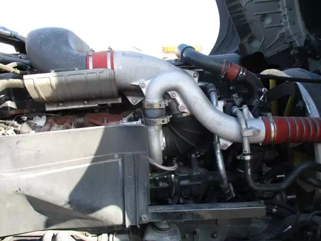 平成28年05月中古大型トラクタヘッド日産UDクオンの画像30