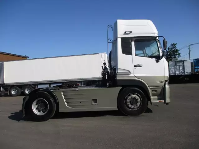 平成28年05月中古大型トラクタヘッド日産UDクオンの画像4