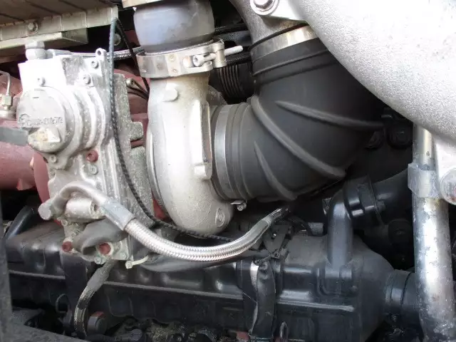 平成28年05月中古大型トラクタヘッド日産UDクオンの画像31