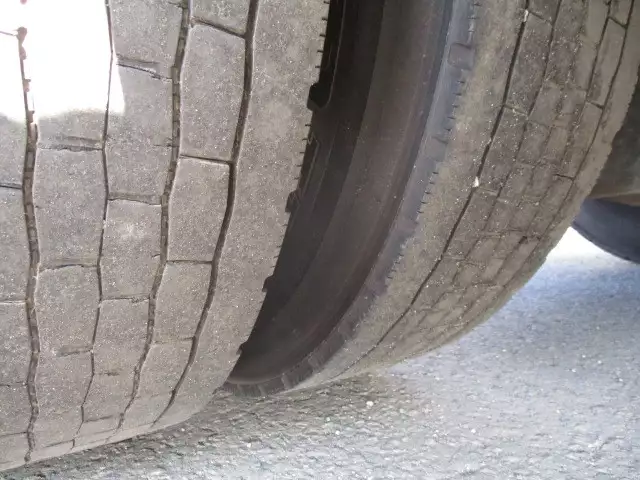 平成28年05月中古大型トラクタヘッド日産UDクオンの画像33