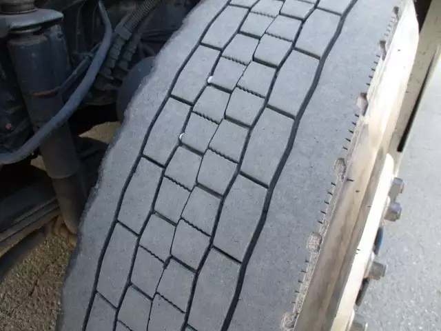 平成28年05月中古大型トラクタヘッド日産UDクオンの画像34