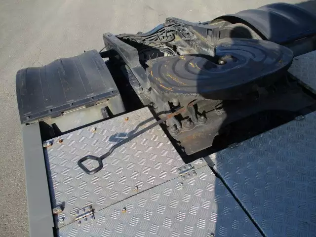 平成28年05月中古大型トラクタヘッド日産UDクオンの画像10