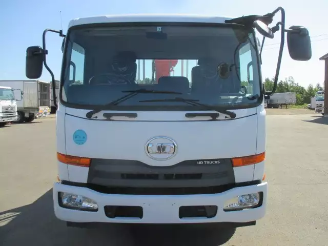 平成27年12月中古大型日産UDUDトラックスの画像2