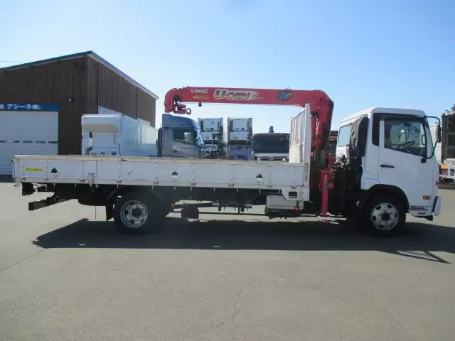 平成27年12月中古大型日産UDUDトラックスの画像4