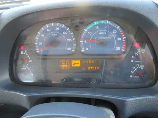 平成27年12月中古大型日産UDUDトラックスの画像33