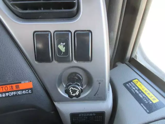 平成27年12月中古大型日産UDUDトラックスの画像39