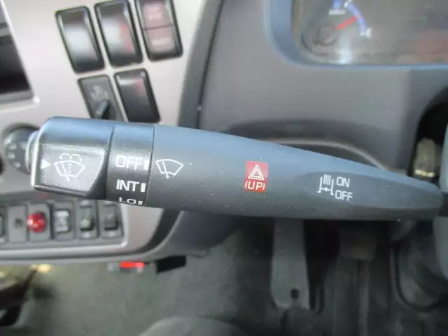 平成27年12月中古大型日産UDUDトラックスの画像40