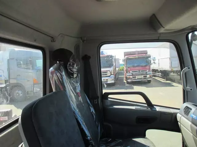 平成27年12月中古大型日産UDUDトラックスの画像42