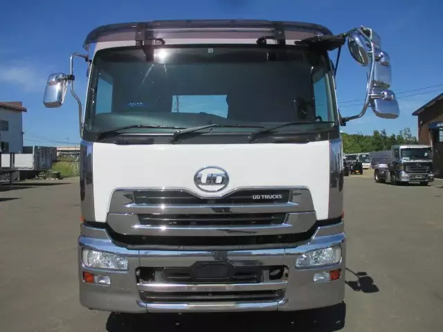 平成26年10月中古大型トラクタヘッド日産UDUDトラックスの画像2