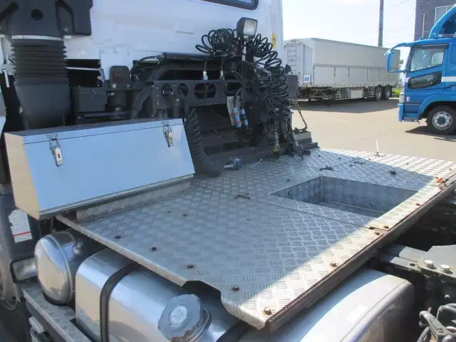 平成26年10月中古大型トラクタヘッド日産UDUDトラックスの画像17