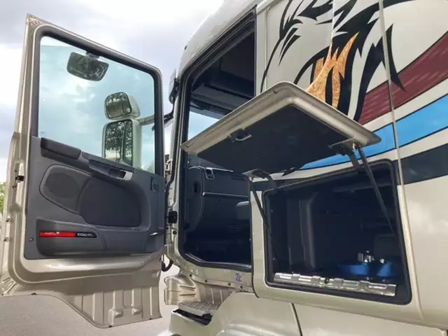 平成28年03月中古大型トラクタヘッドスカニアグリフィンモデルの画像20