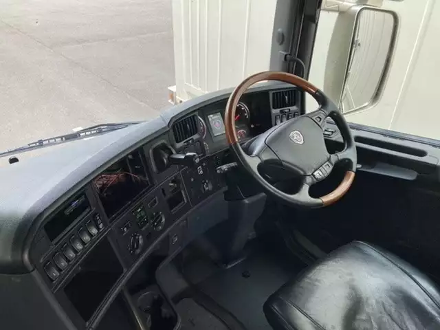 平成28年03月中古大型トラクタヘッドスカニアグリフィンモデルの画像21