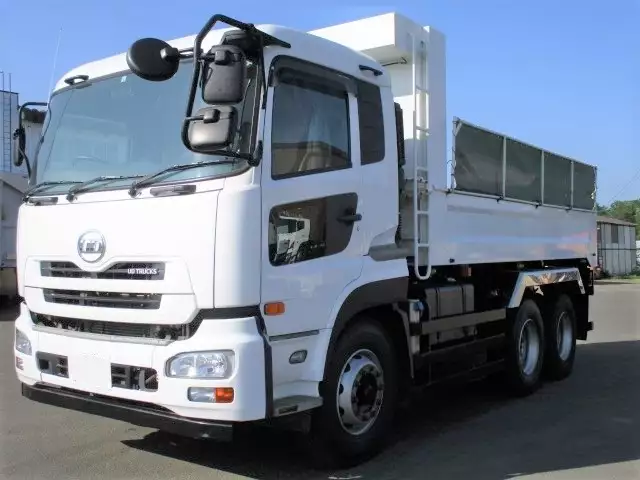 平成26年10月中古大型日産UDクオンの画像1