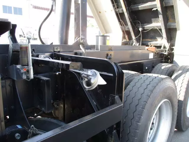 平成26年10月中古大型日産UDクオンの画像17