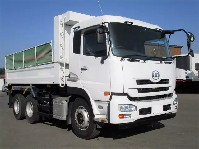 平成26年10月中古大型日産UDクオンの画像3