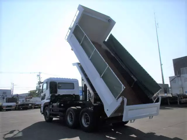 平成26年10月中古大型日産UDクオンの画像30