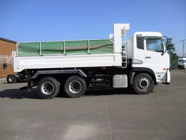 平成26年10月中古大型日産UDクオンの画像4