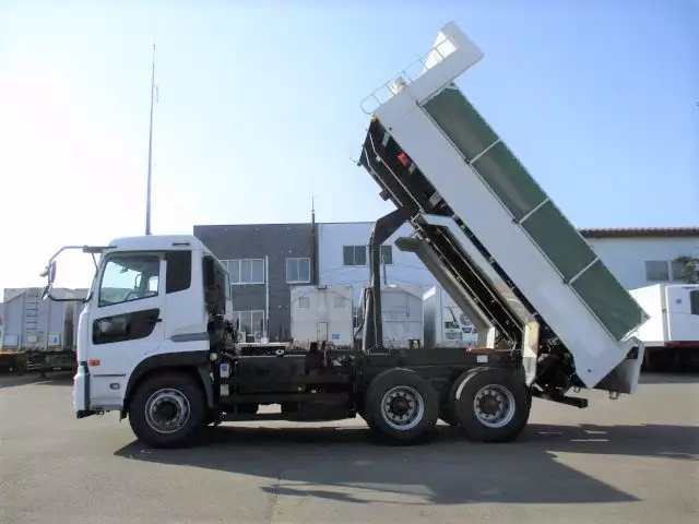 平成26年10月中古大型日産UDクオンの画像31