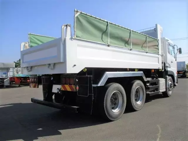 平成26年10月中古大型日産UDクオンの画像5