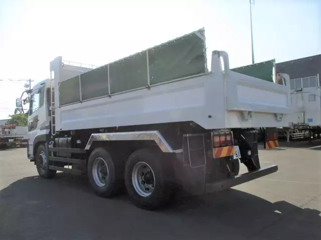 平成26年10月中古大型日産UDクオンの画像7