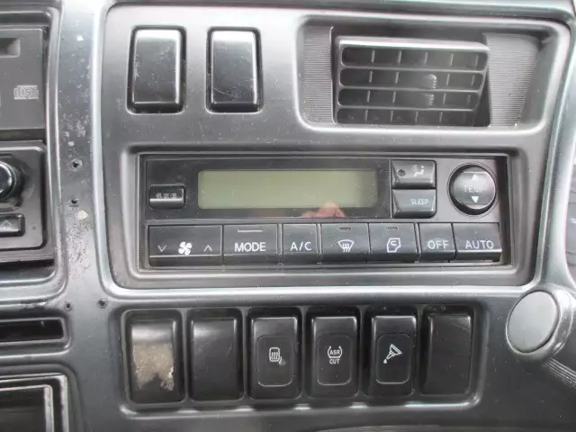 平成17年03月中古大型トラクタヘッド日産UDニッサンディーゼルの画像32