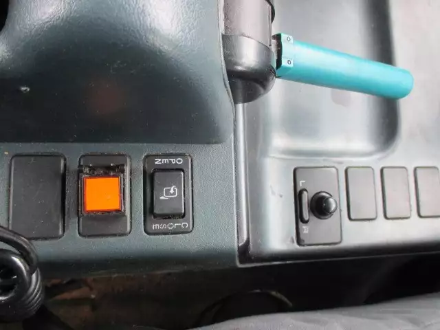 平成17年03月中古大型トラクタヘッド日産UDニッサンディーゼルの画像34