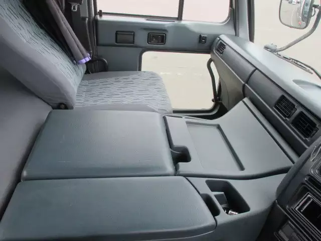 平成17年03月中古大型トラクタヘッド日産UDニッサンディーゼルの画像35